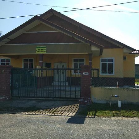 Davallia Homestay Dungun Kültér fotó